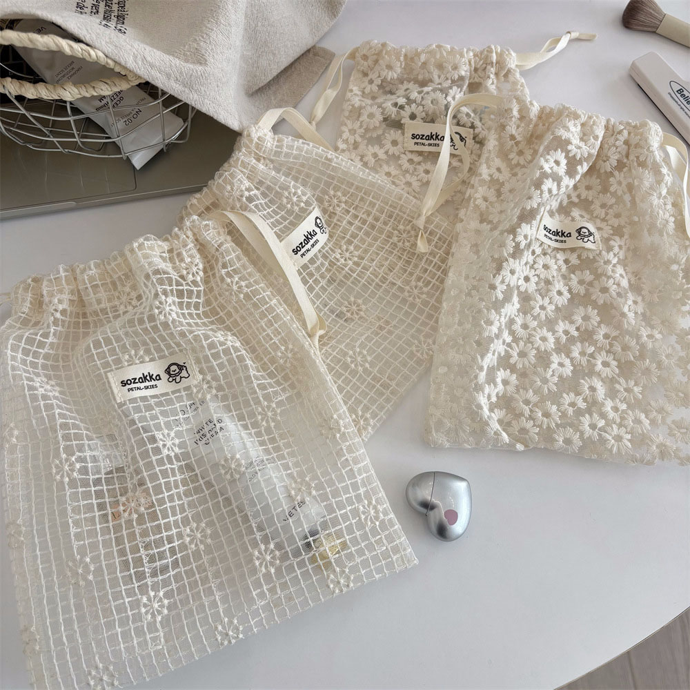 Travel Accessories Pouch - Kant geborduurde Daisy Mesh make-up tas