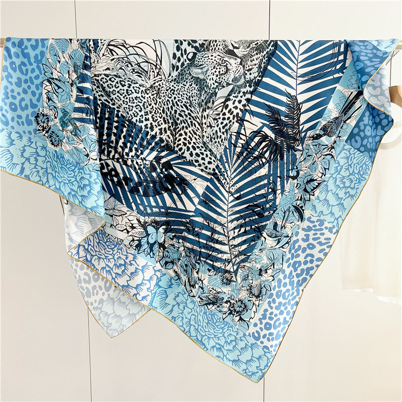 Zijden sjaal met leeuwenprint  - Travel Accessories Luxury recensie en prijs